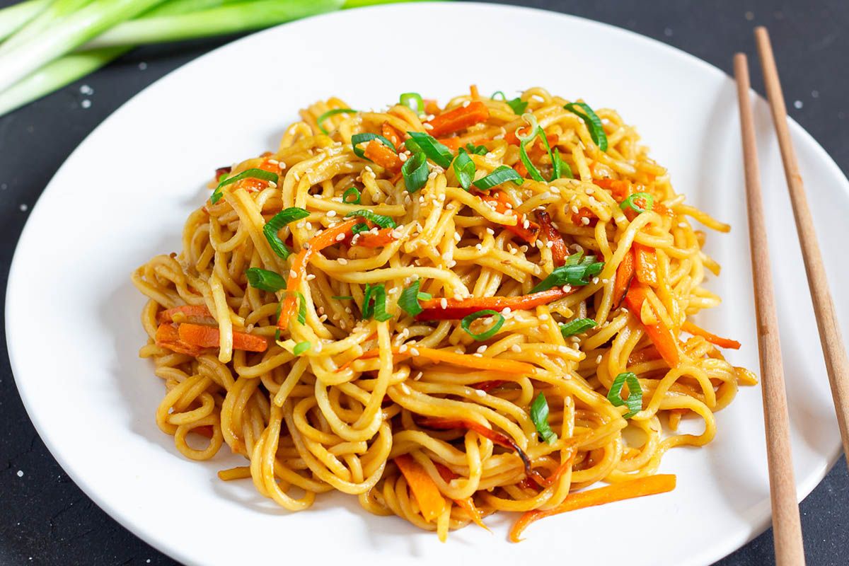 Fried rice noodles with vegetable